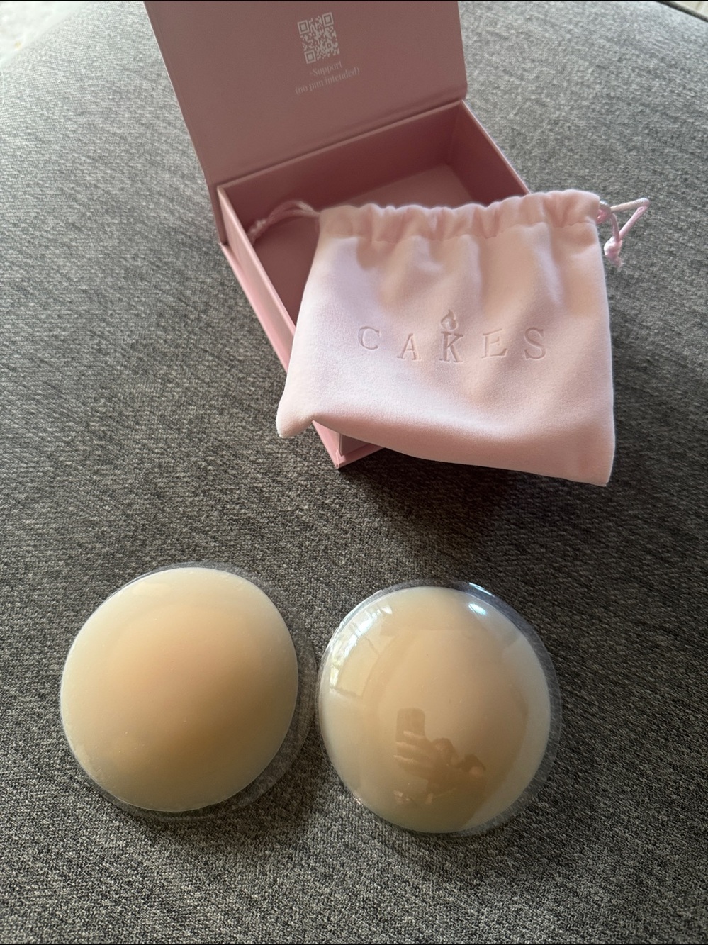 Itty bitty (AA & A cup) CAKES w/Pink Drawstring and original packaging - Picture 5 of 5